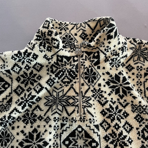 Liz Claiborne Sweater Women's Large Petite Snowflake Pullover Fleece Black White - Picture 4 of 7